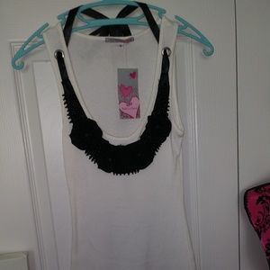 🙌FINAL SALE $8🙌CREAM & BLACK TANK TOP🎊